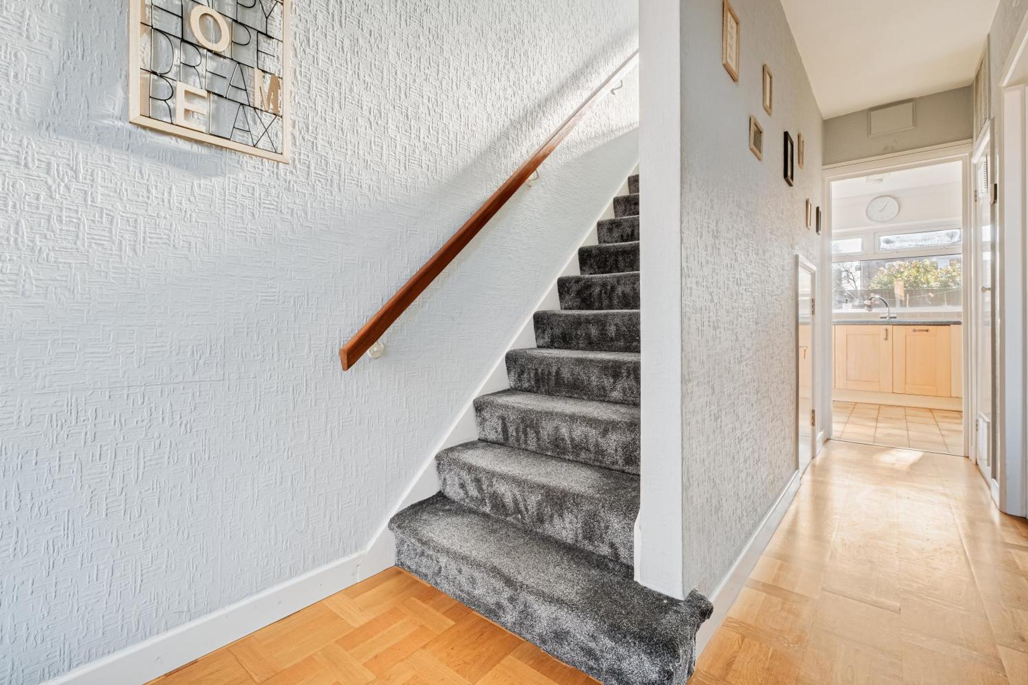 Comfy And Freshly Redecorated By Our Short Close To Town Centre With Free Parking Holiday home