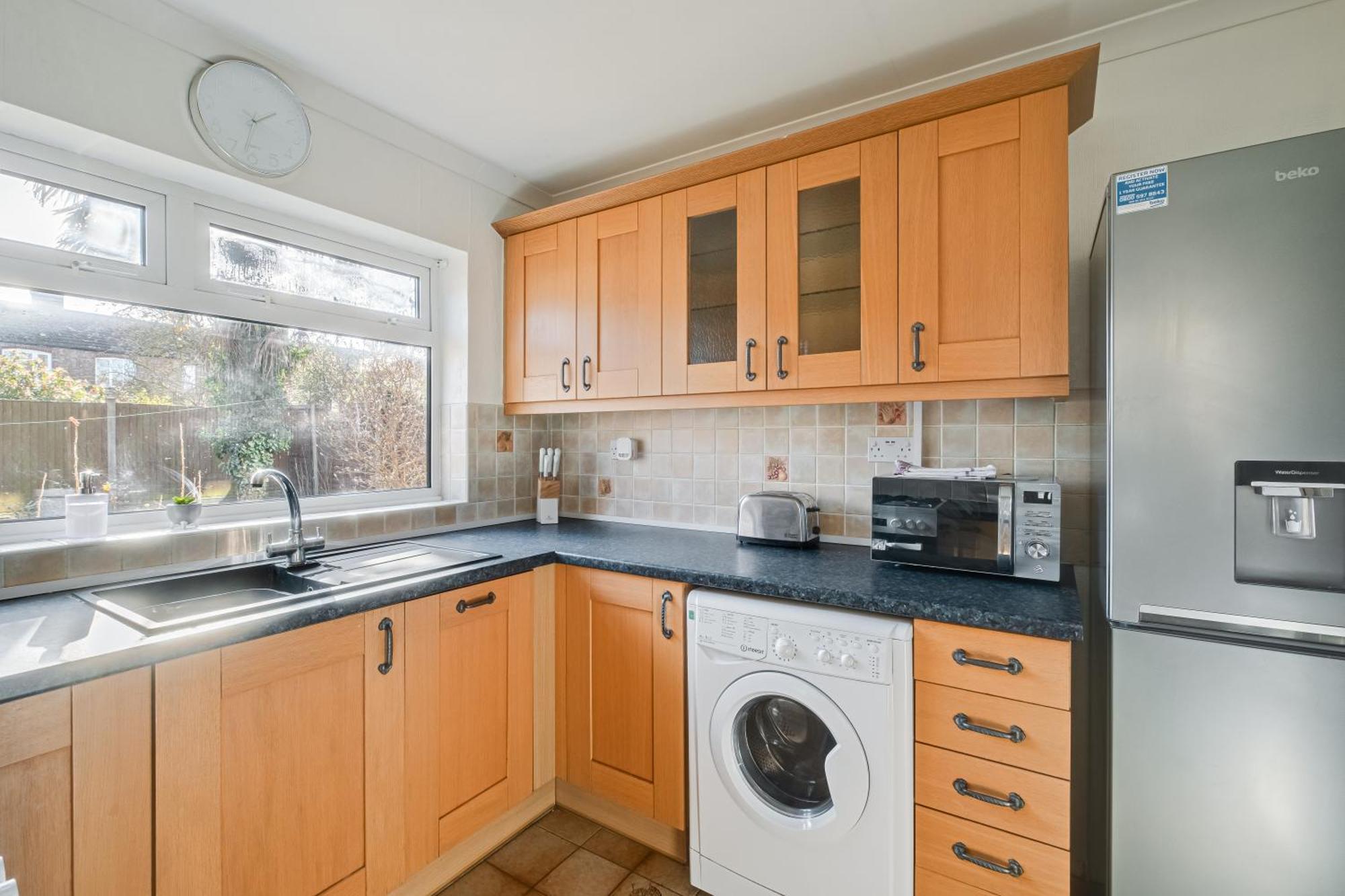 Comfy And Freshly Redecorated By Our Short Close To Town Centre With Free Parking Holiday home *