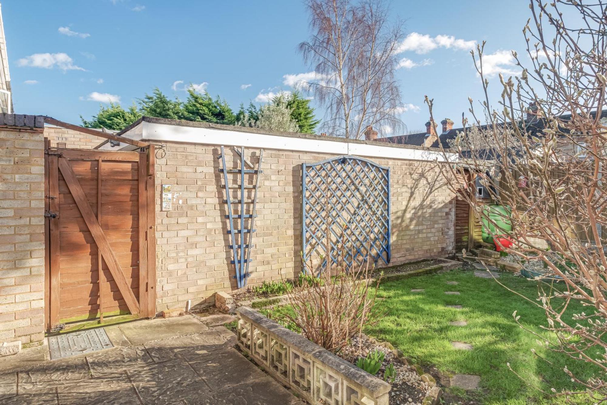 Comfy And Freshly Redecorated By Our Short Close To Town Centre With Free Parking Holiday home *