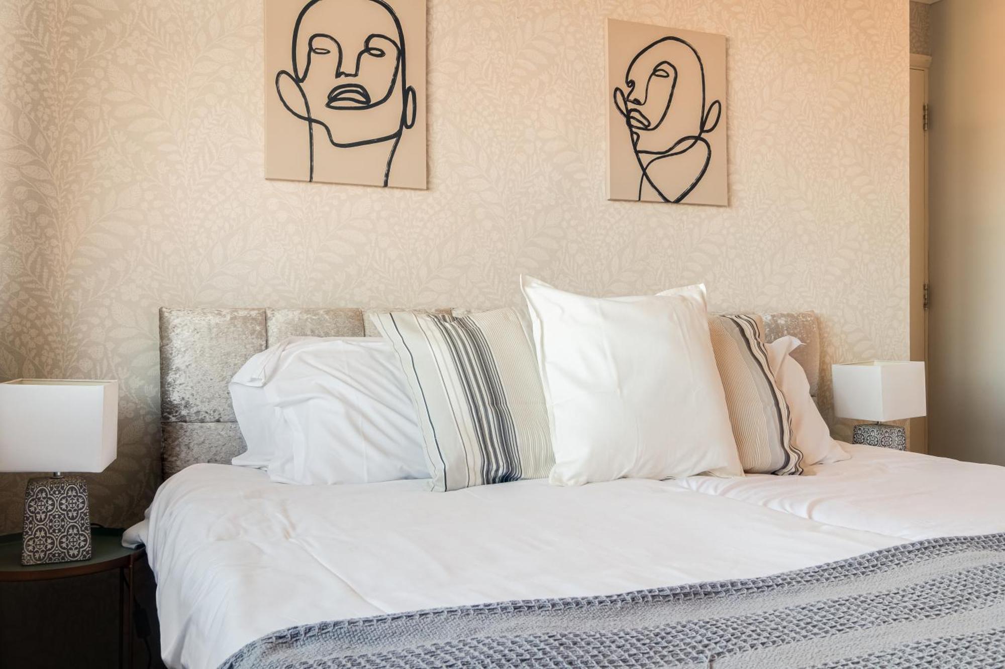 Holiday home Comfy And Freshly Redecorated By Our Short Close To Town Centre With Free Parking *
